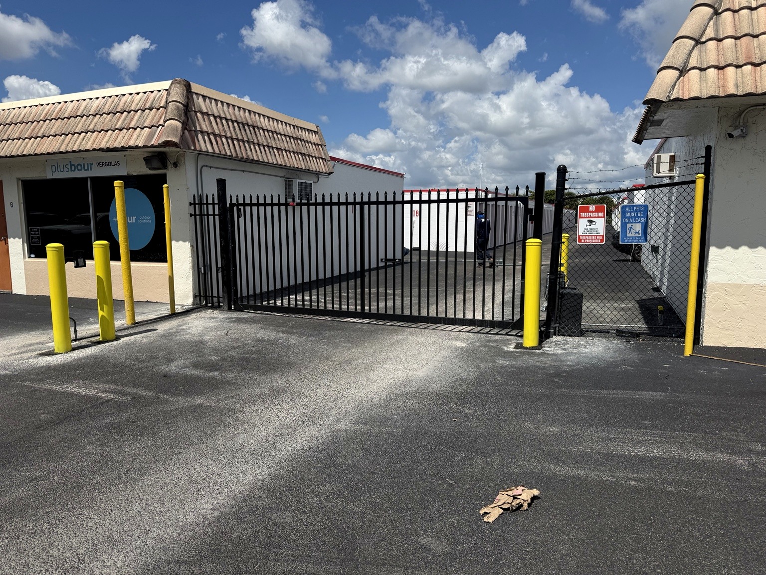 Controlled vehicle entrance in Central Florida